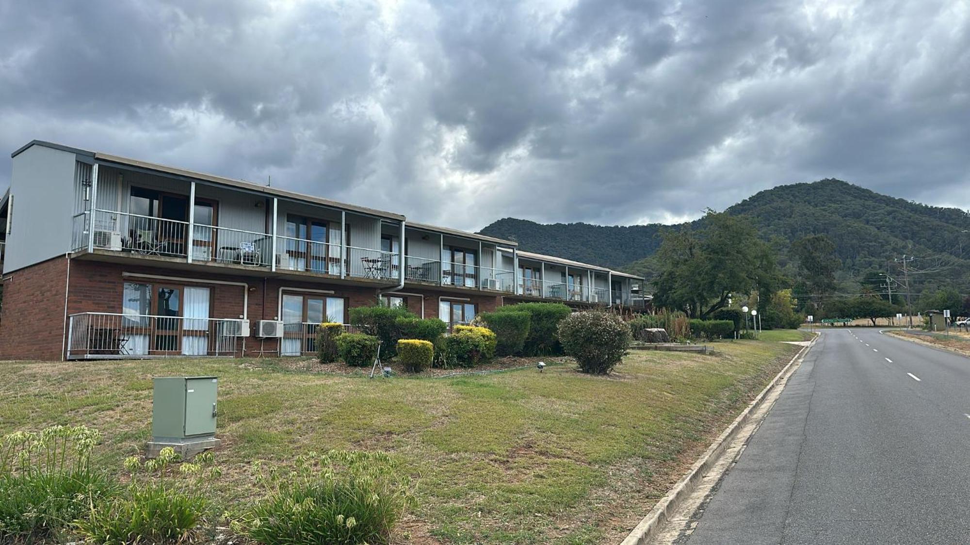 Mountain Creek Motel Bar & Restaurant Mount Beauty Ngoại thất bức ảnh